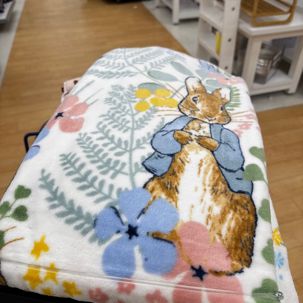 Peter Rabbit NWT Viral Fleece Throw Blanket Floral Blue & Pink